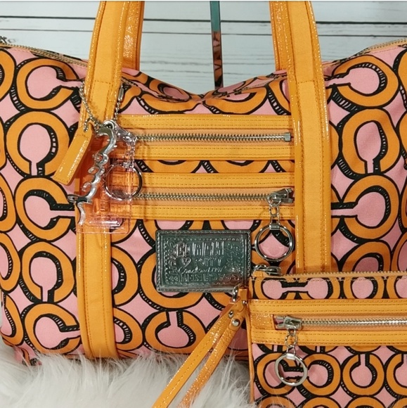 Coach Poppy 3D Glam Bag Set - Picture 3 of 7